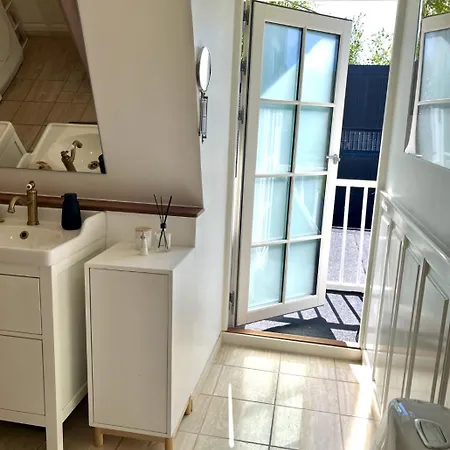 Lakeside House With Private Pier At Ry Molleso